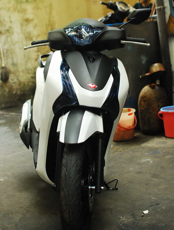 tan-trang-trang-tri-lam-dep-xe-SH