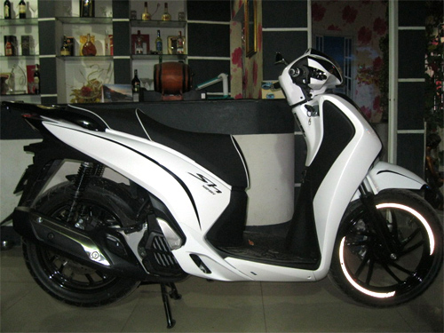 hinh-anh-xe-SH-do-phien-ban-bach-tuyet-lo-lem-cuc-dep hinh-anh-xe-SH-do-phien-ban-bach-tuyet-lo-lem-cuc-dep